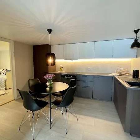 Grytebust Apartment *